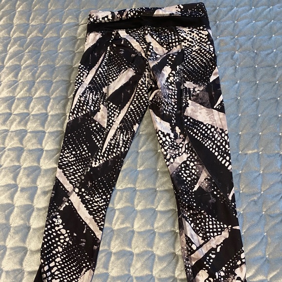 Lululemon align leggins. - Picture 3 of 3